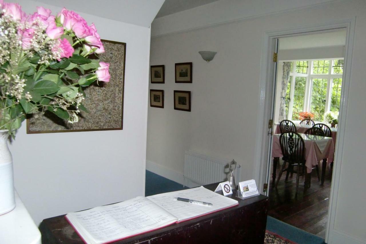 Hatsue Guest House Camberley Dış mekan fotoğraf