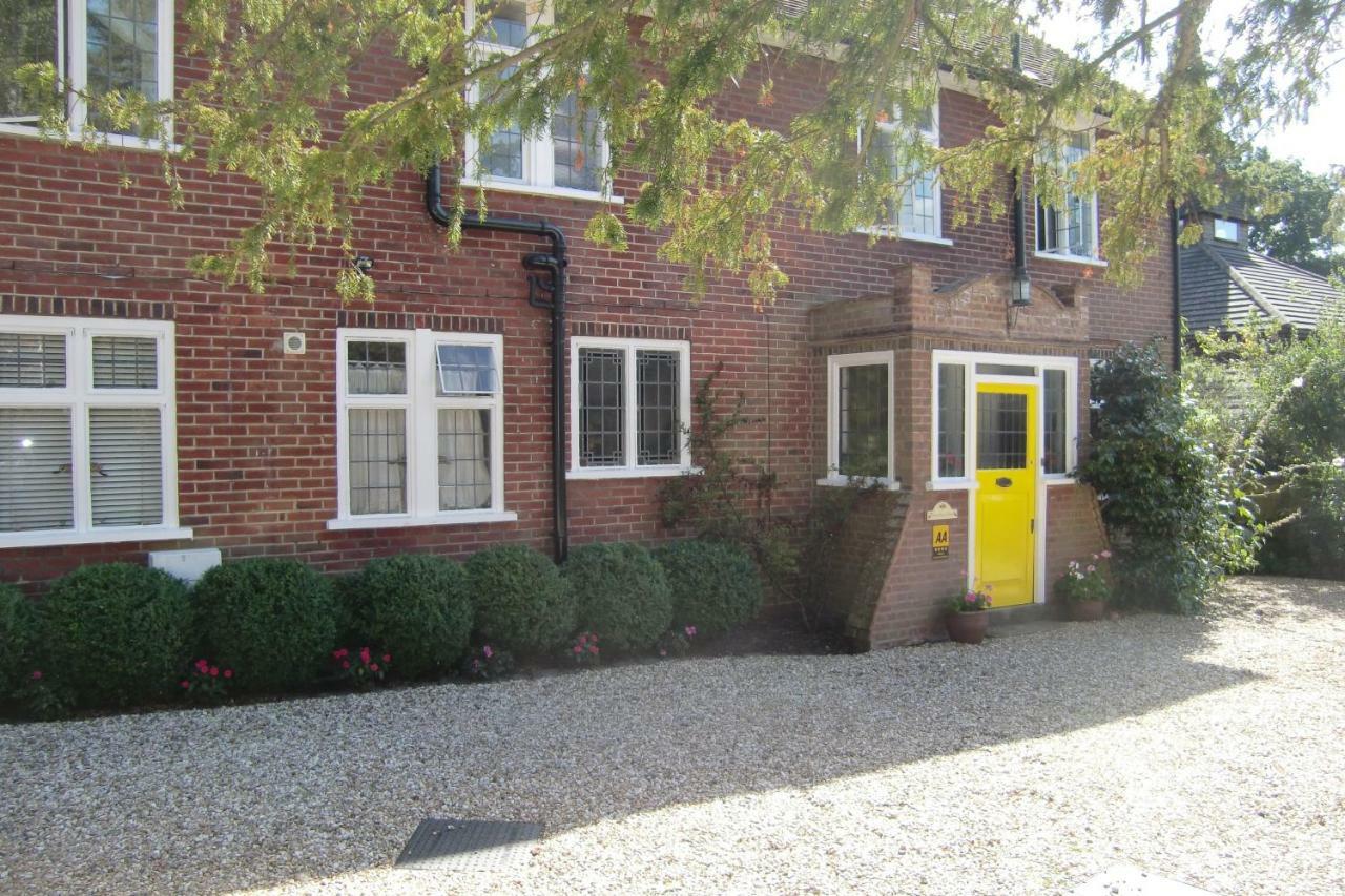 Hatsue Guest House Camberley Dış mekan fotoğraf