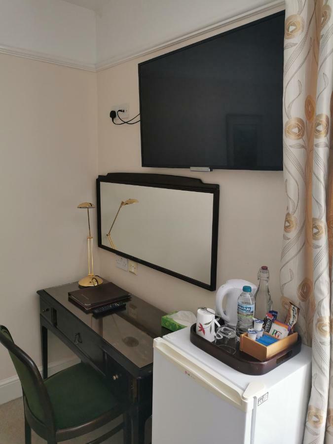 Hatsue Guest House Camberley Dış mekan fotoğraf
