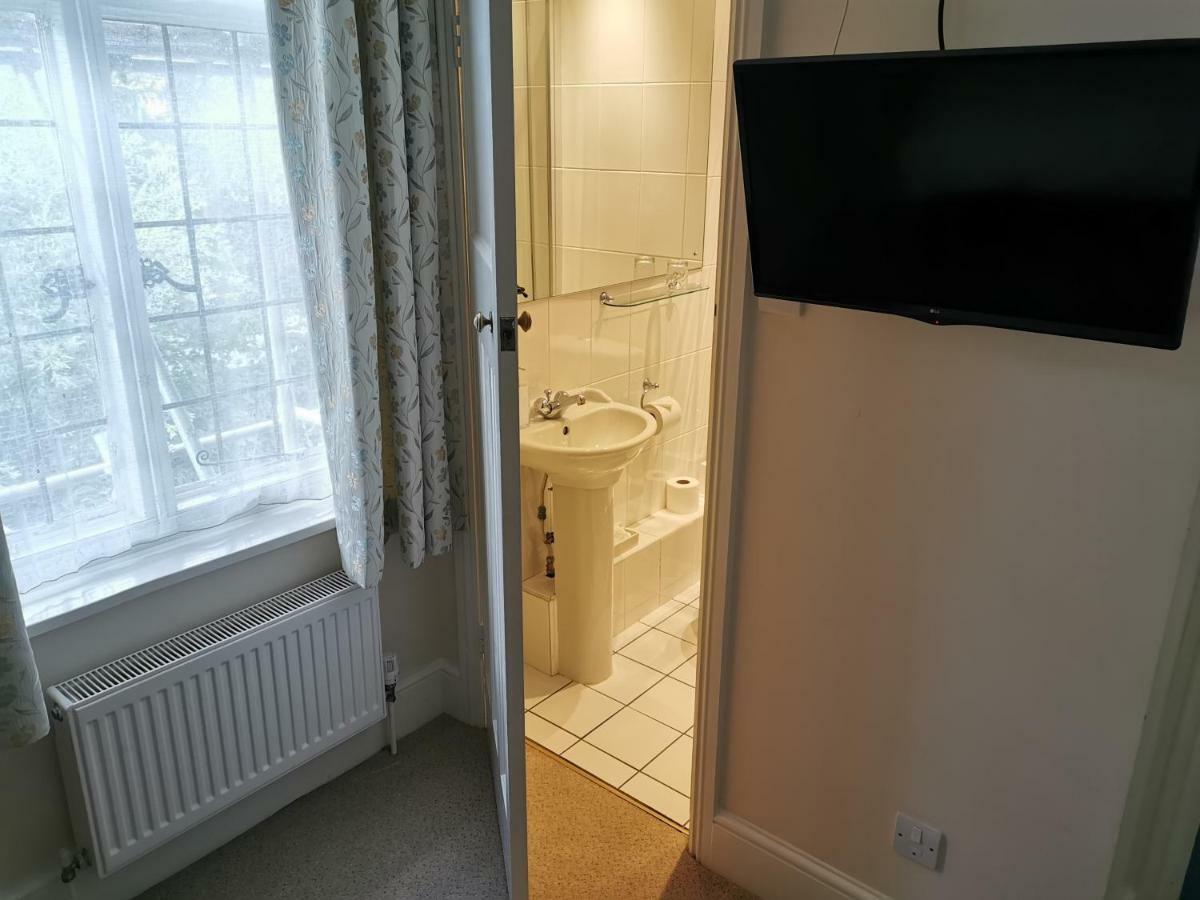 Hatsue Guest House Camberley Dış mekan fotoğraf