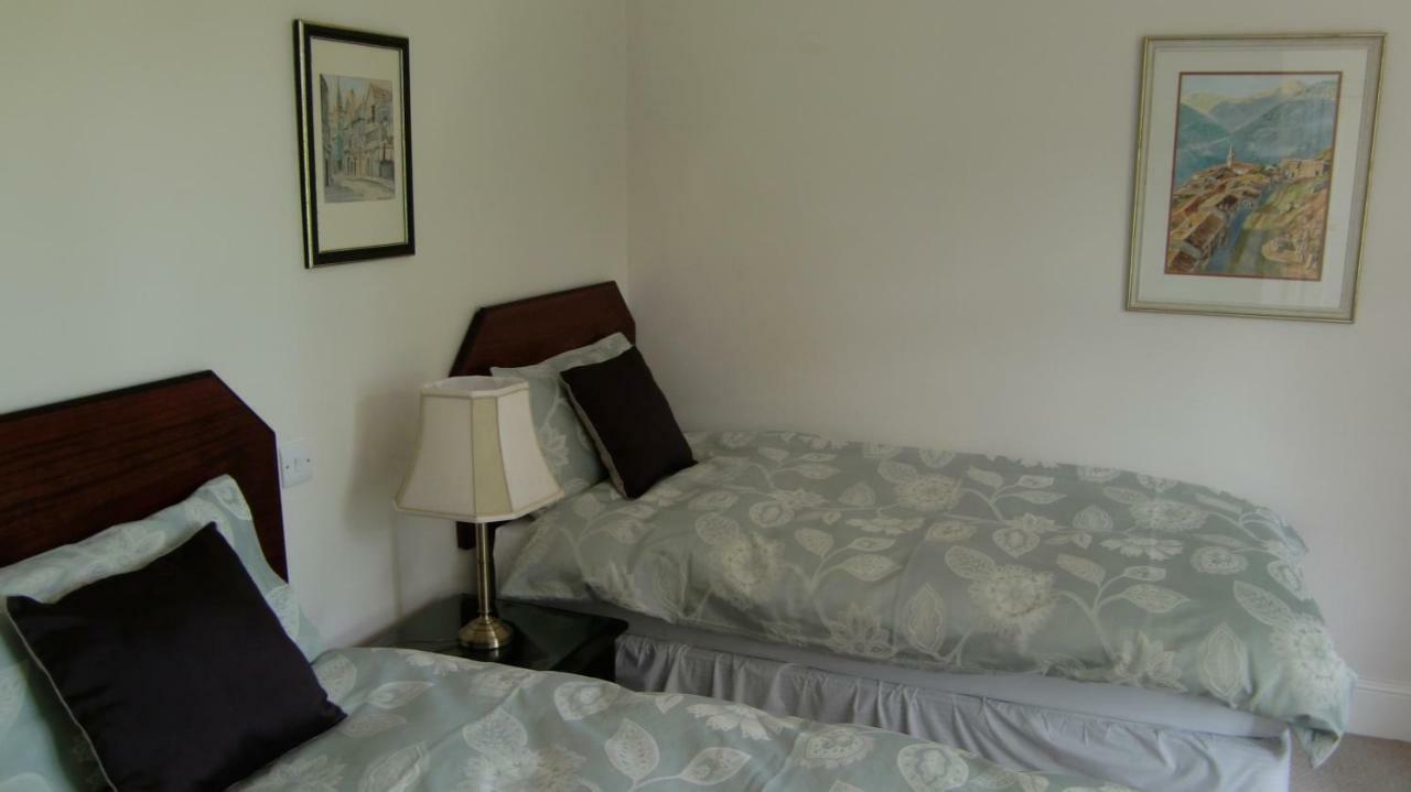 Hatsue Guest House Camberley Dış mekan fotoğraf